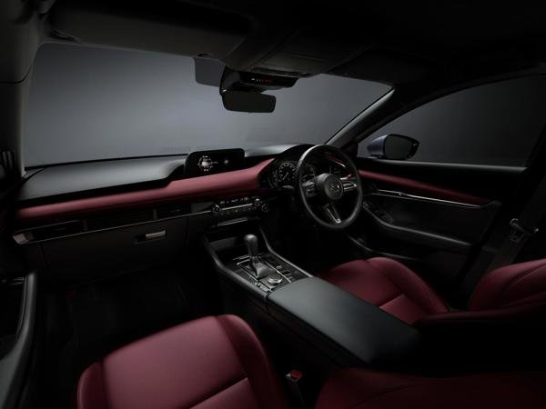 new_mazda3_hb_int_2